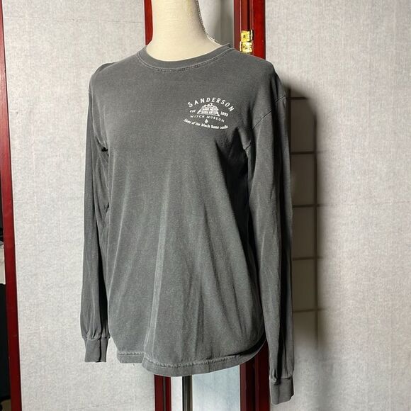 3/$20 Sanderson Sister Museum Long Sleeve Tee From the Movie Hocus Pocus (Small) - Picture 3 of 7